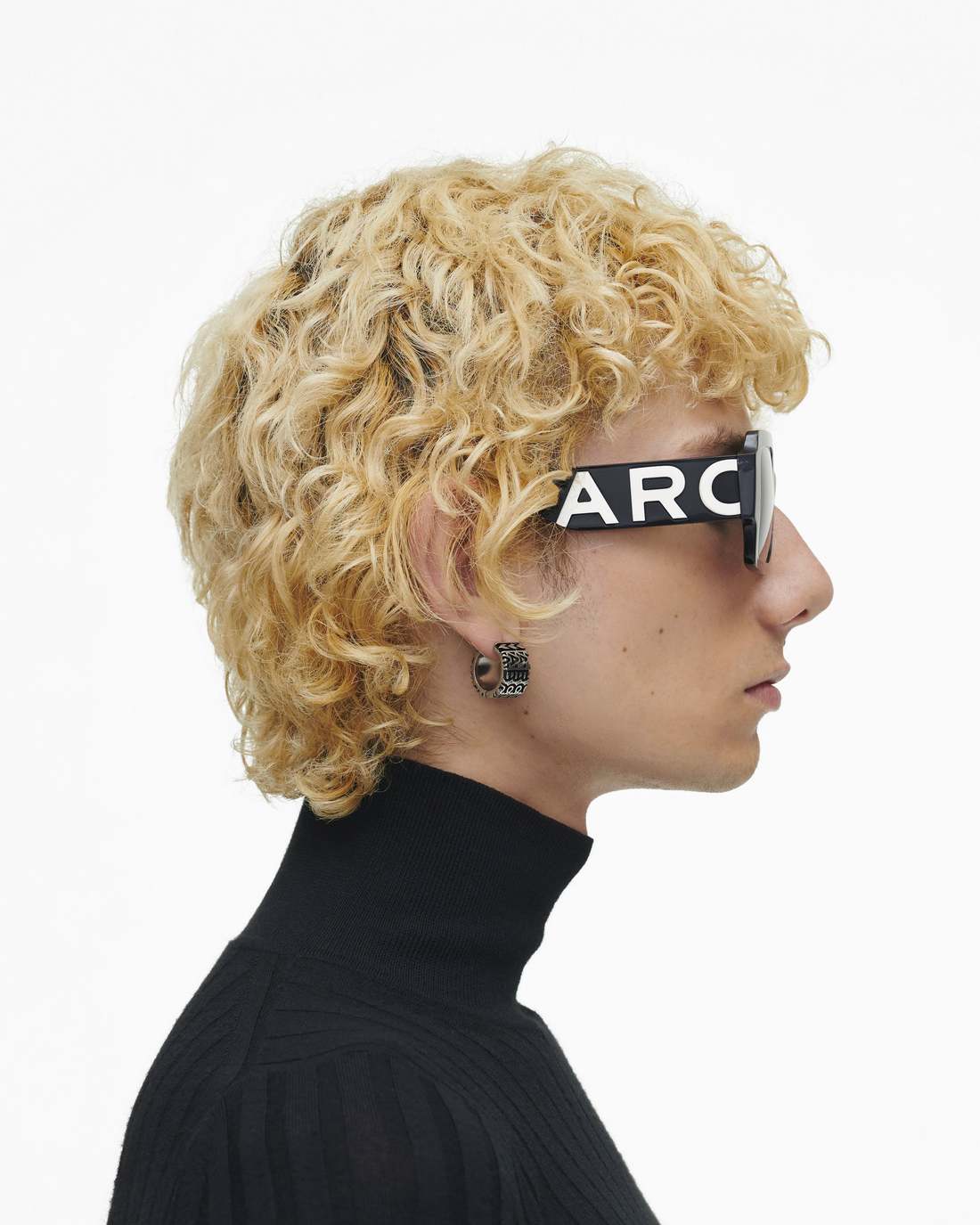 The Bold Logo Square Sunglasses Black/White Marc Jacobs / ACCESSORIES