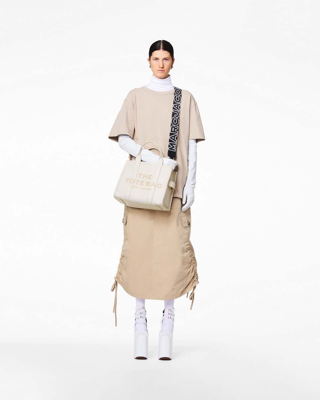 The Outline Logo Webbing Strap Black/Silver Marc Jacobs / ACCESSORIES