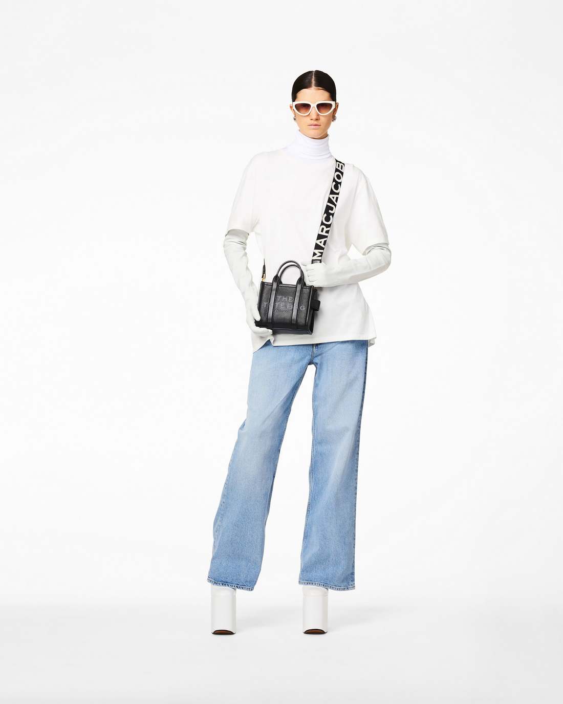 The Thin Logo Webbing Strap Black/White Marc Jacobs / ACCESSORIES