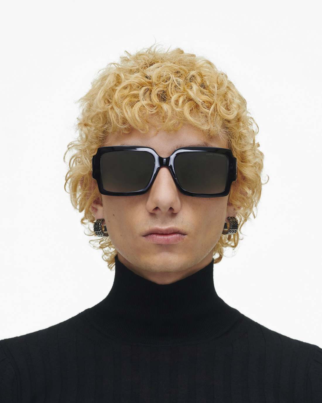 The Bold Logo Square Sunglasses Black/White Marc Jacobs / ACCESSORIES